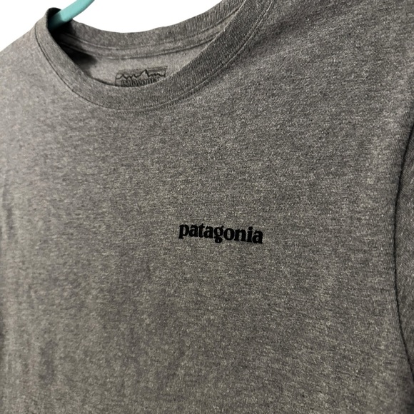 Patagonia men’s P-6 logo responsibili-tee size small. Long sleeves, gray - Picture 2 of 10